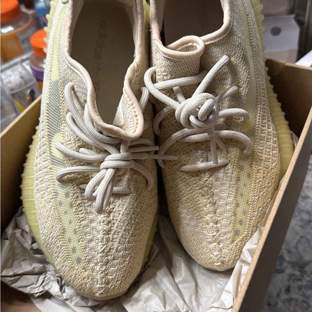 Adidas Yeezy Boost 350 V2 Sneaker
They’re grade school size 6 fits like a 5.5 GS